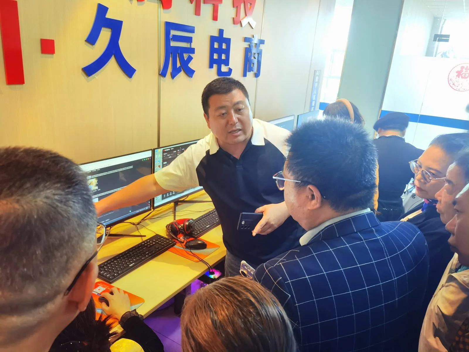 讲师现场讲解指导